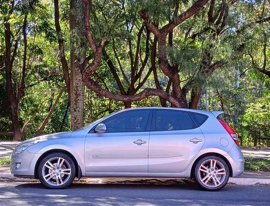 HYUNDAI I30 2.0 MPFI GLS 16V GASOLINA 4P AUTOMÁTICO HYUNDAI I30 2.0 MPFI GLS 16V GASOLINA 4P AUTOMÁTICO